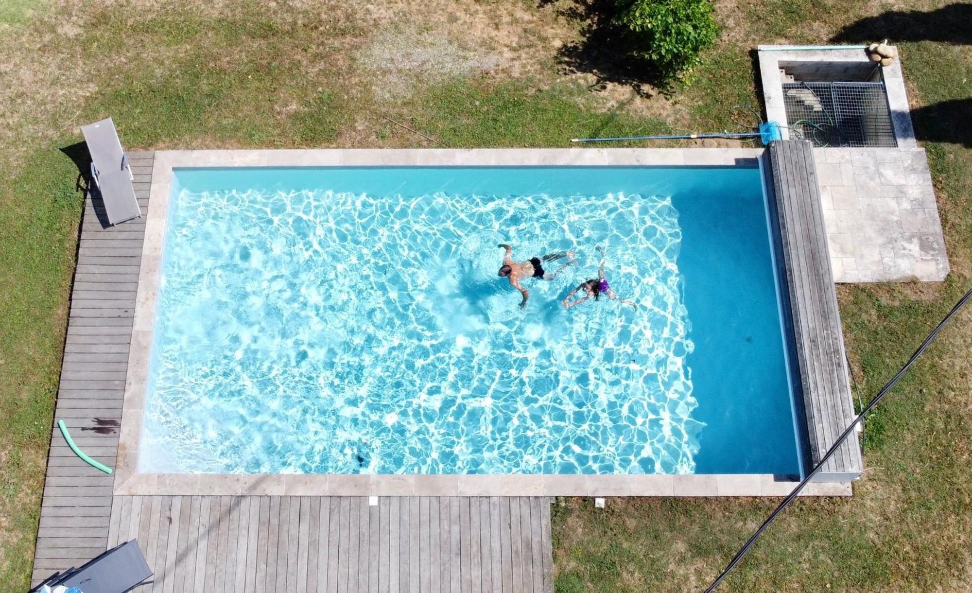 Les Garennes Hotell Saint-Uze Exteriör bild