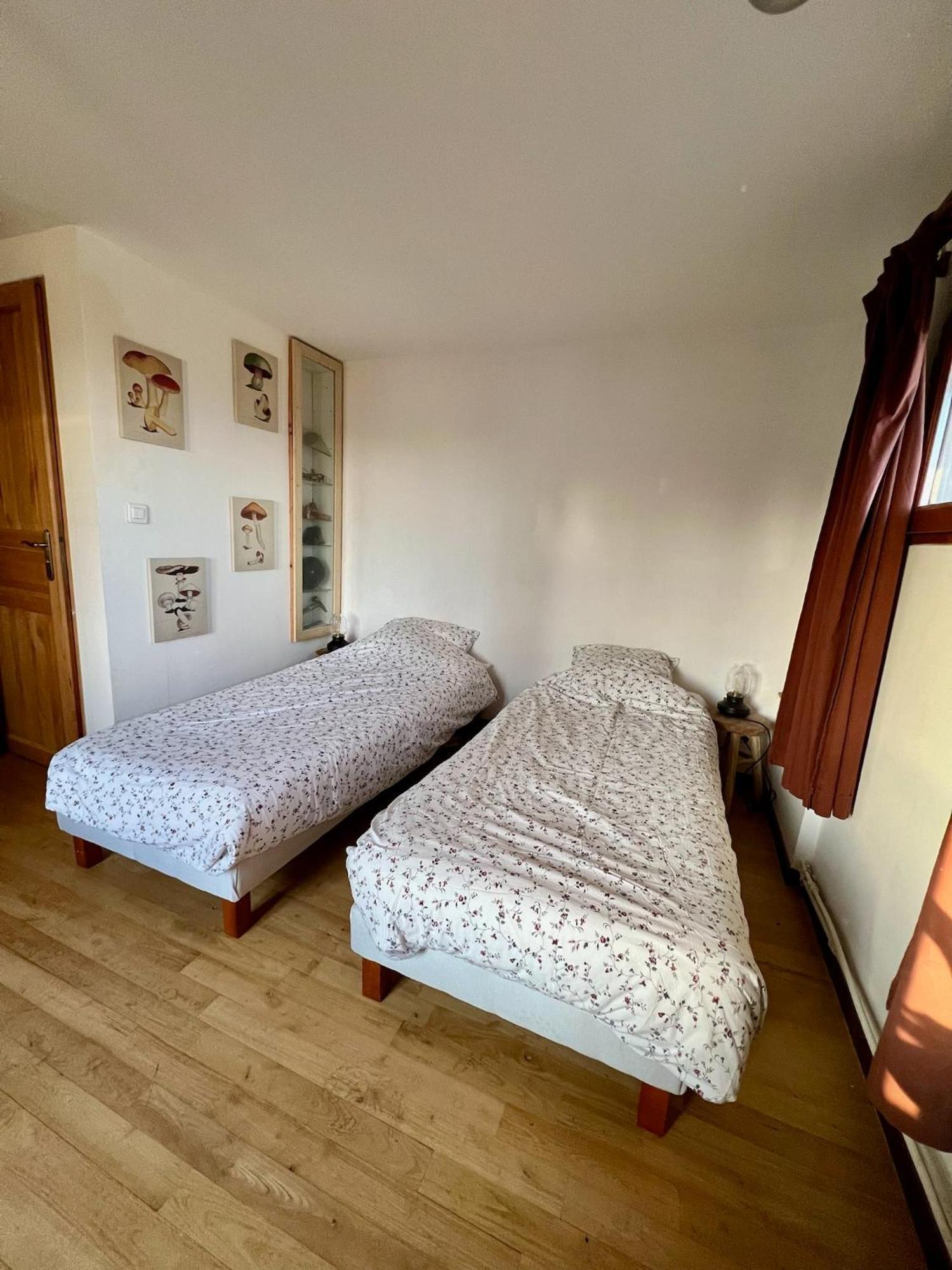 Les Garennes Hotell Saint-Uze Exteriör bild