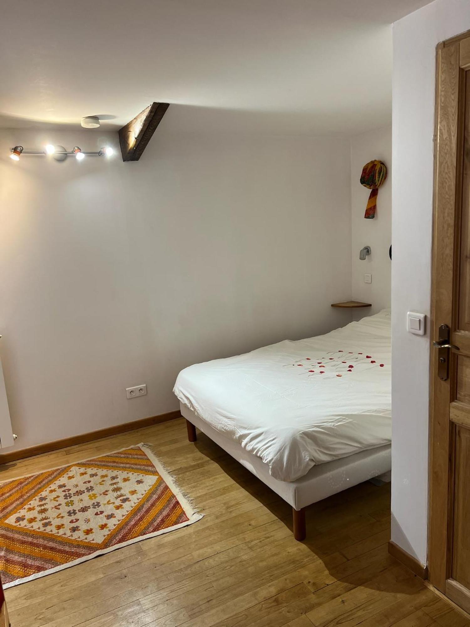 Les Garennes Hotell Saint-Uze Exteriör bild