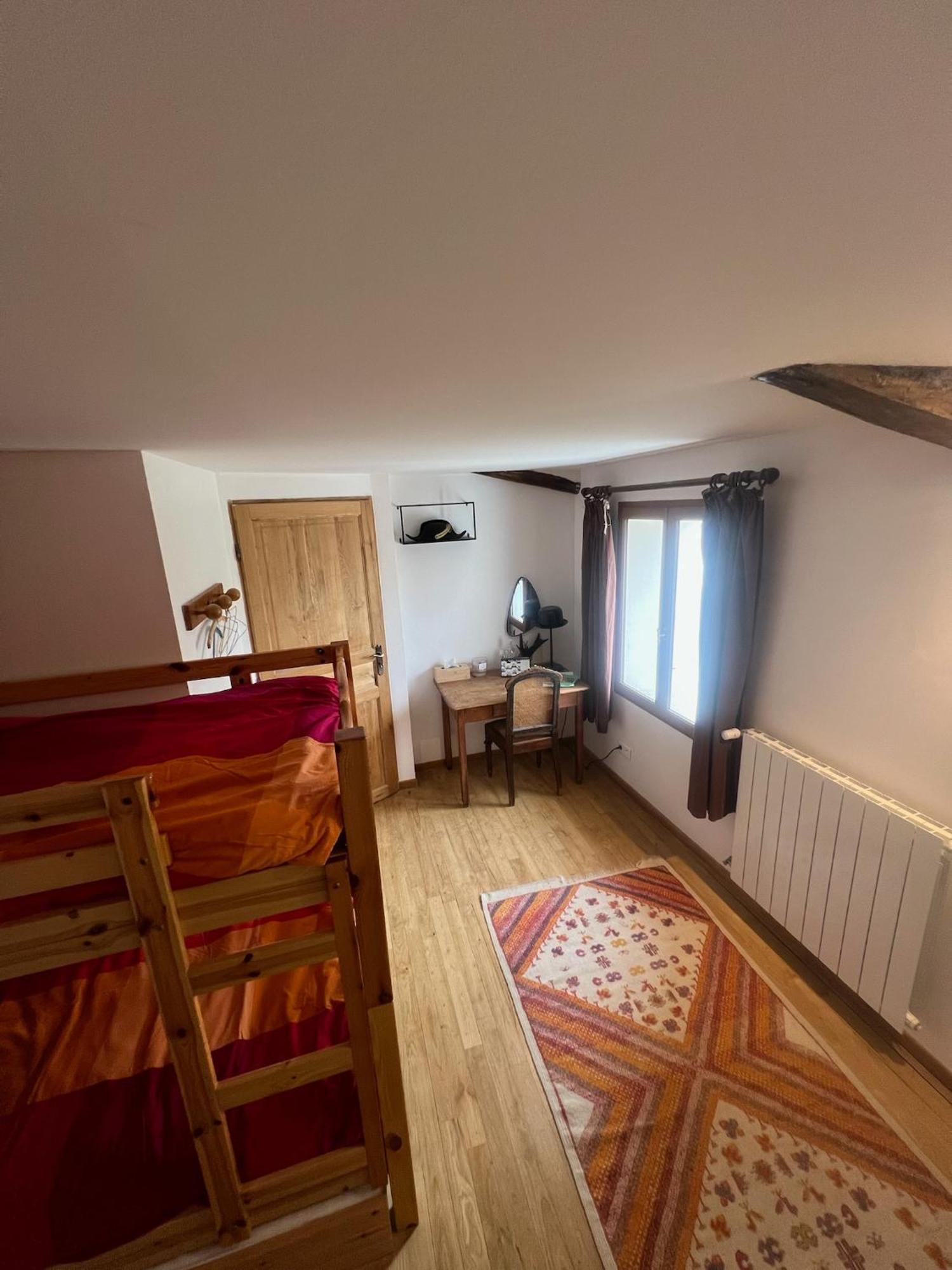 Les Garennes Hotell Saint-Uze Exteriör bild