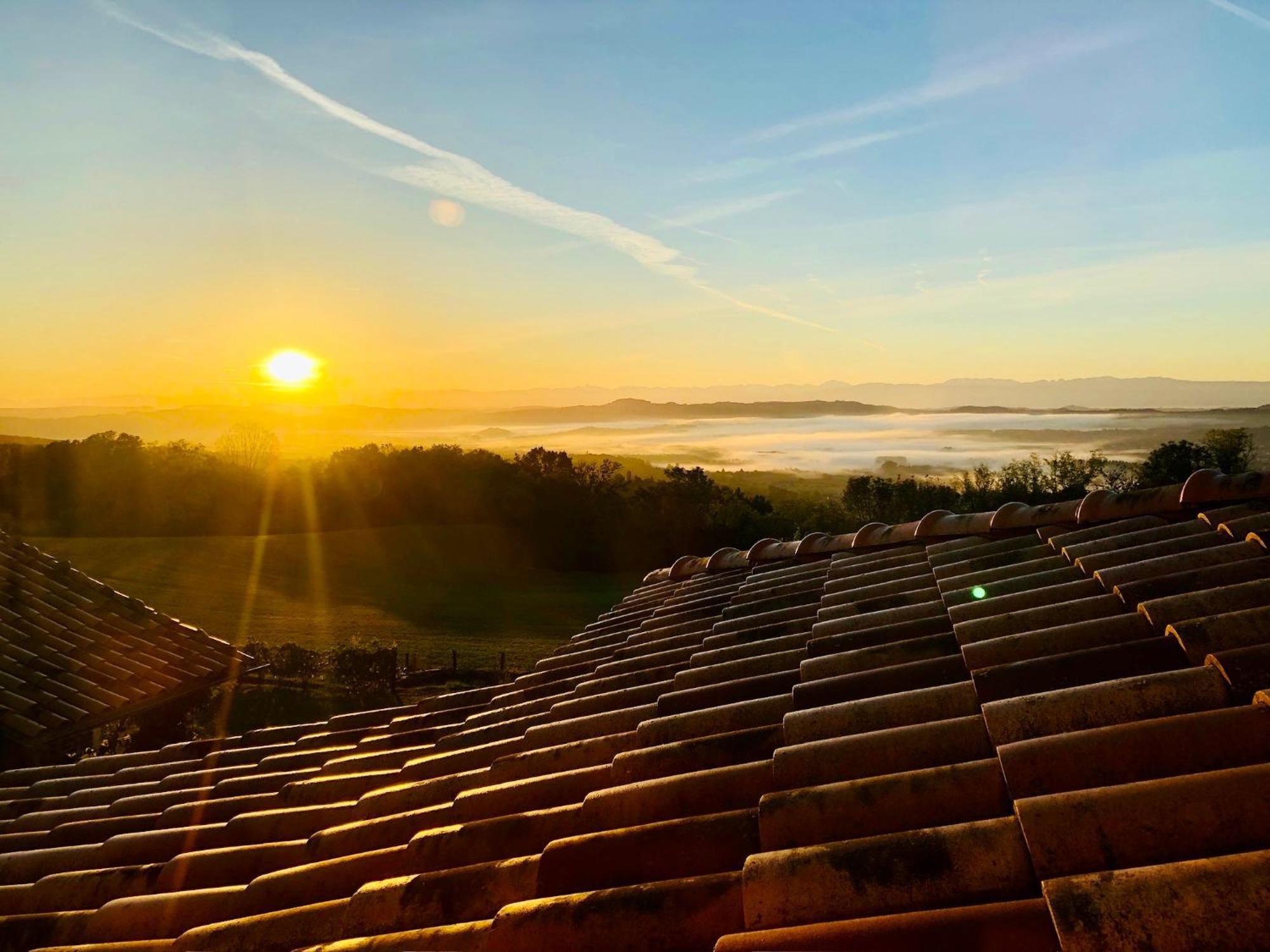 Les Garennes Hotell Saint-Uze Exteriör bild